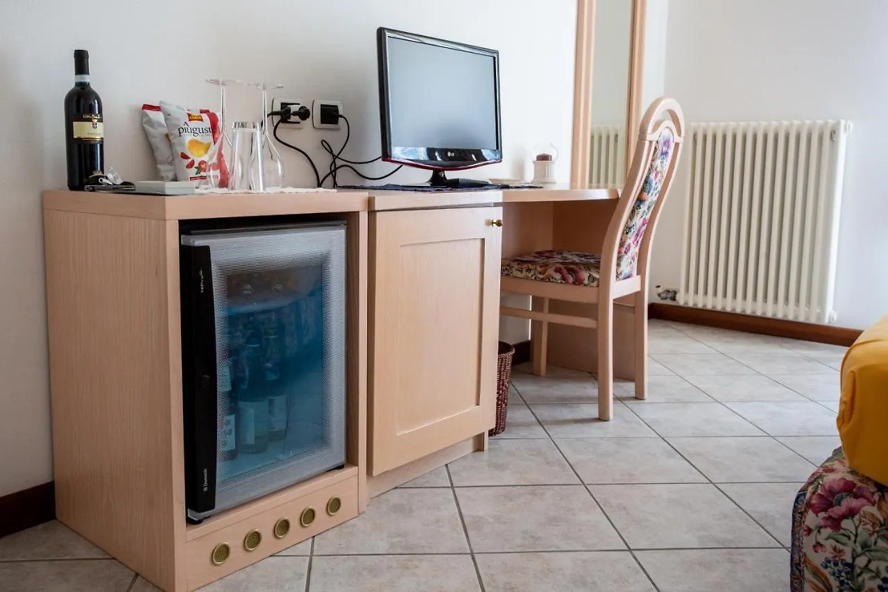 Hotel Alesi Malcesine 3*,