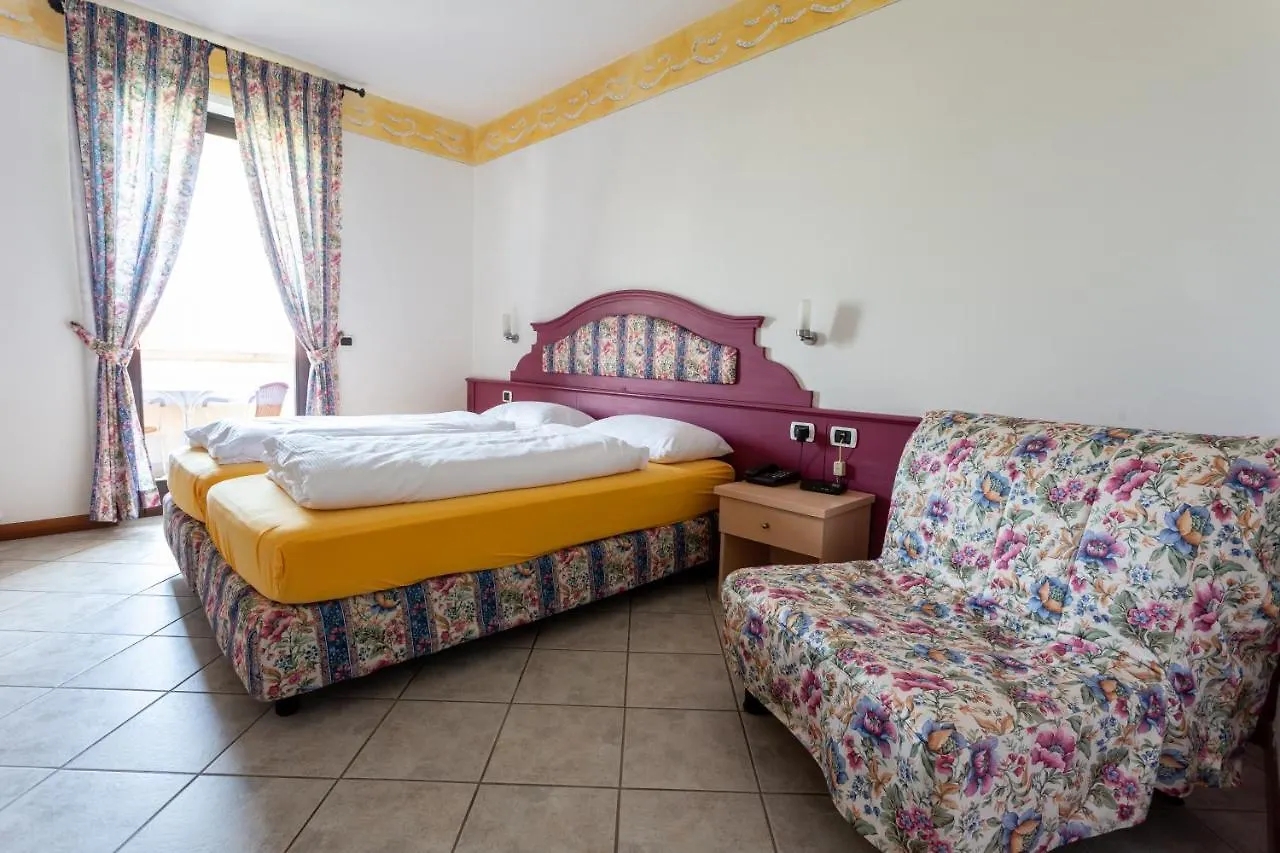 Hotel Alesi Malcesine 3*,